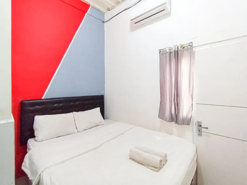 Ariska Room near Alun Alun Jombang RedPartner - Image 1
