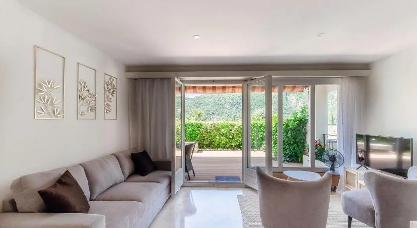 Morcote Romance by Quokka 360 - Apartment with Patio and Shared Pool - Image 1