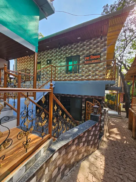 USHA NIWAS - MATHERAN - Image 1