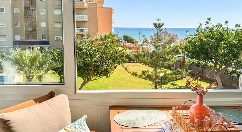 Apartamento con vistas al mar a 1 min de la playa - Image 1