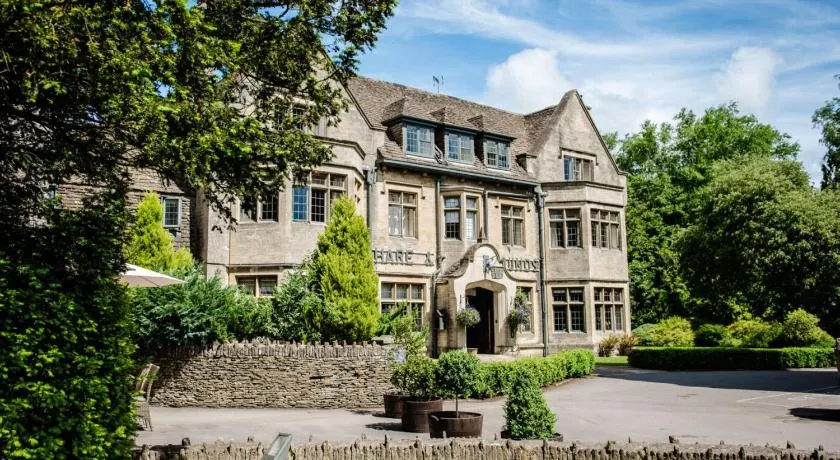 The Hare & Hounds Hotel - Image 1