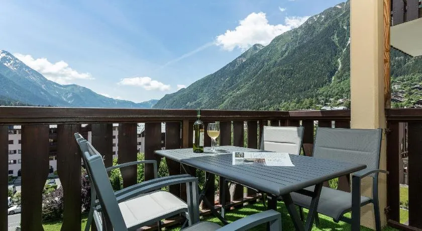 Apartment Aiglons - Central Chamonix Mountain Haven - Image 1