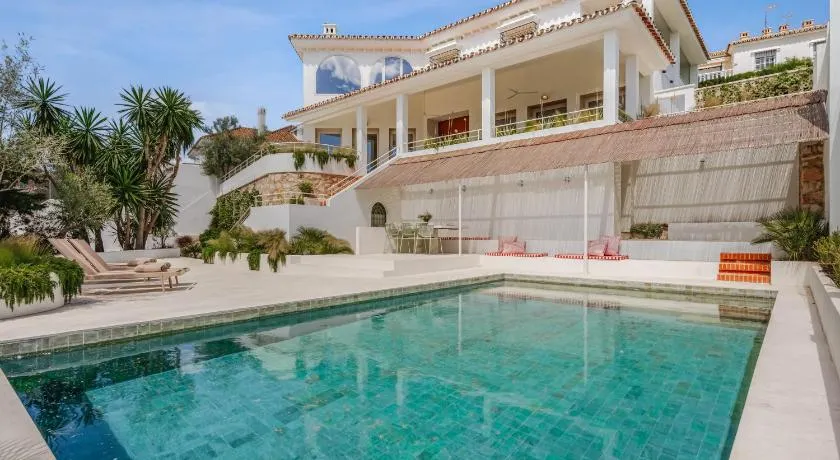 Luxury Villa & private pool by ELE Apartments - Image 1