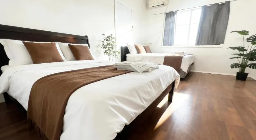 Central Strathfield quiet share stay - Image 1