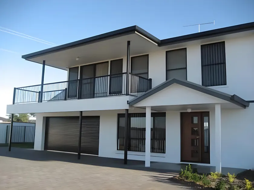 Race Course Apartments - Image 1