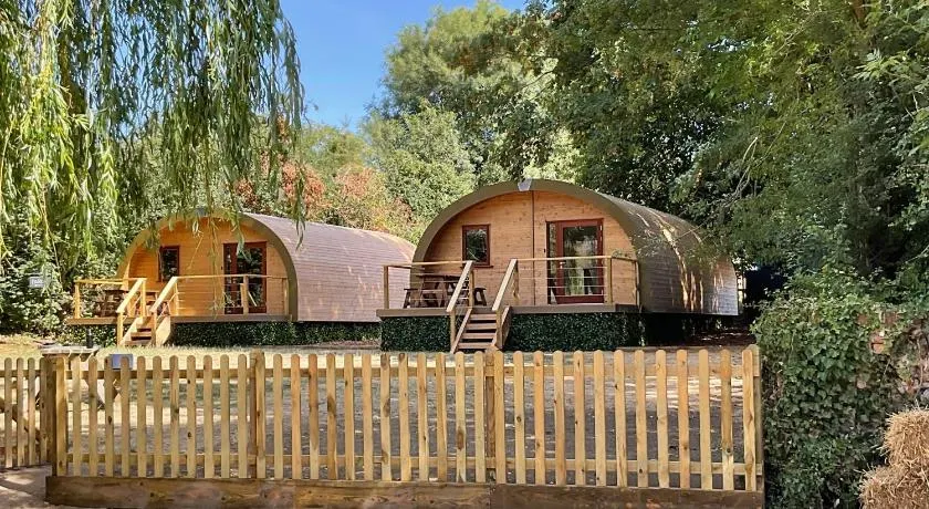 Cosy and eco-friendly cabins next to 16th century pub - Image 1