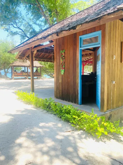 Biru Meno Beach Bungalows - Image 1