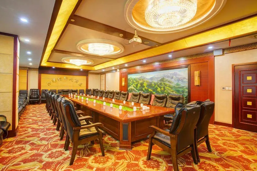 Fenyang International Hotel - Image 1