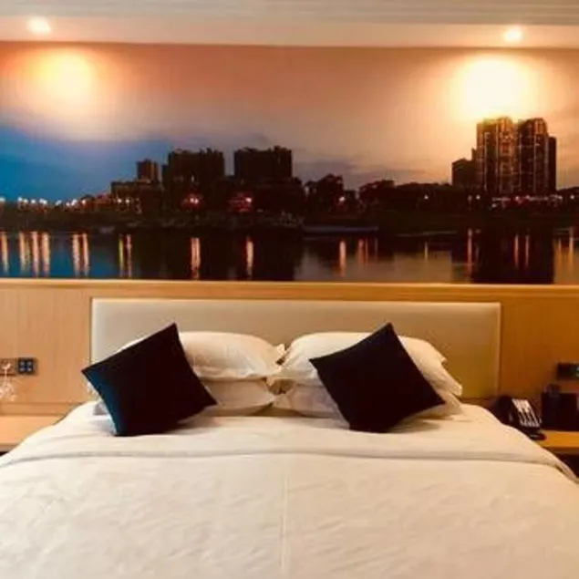 Baihai Holiday Inn - Image 1