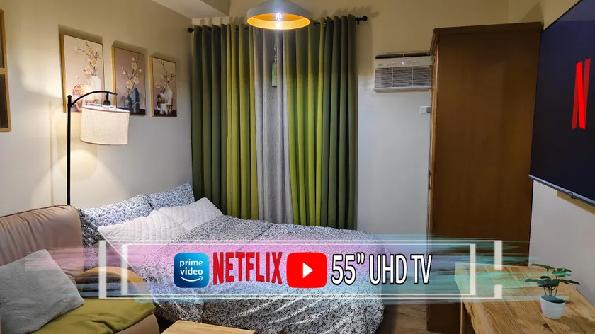 J Studio - Fast WiFi, 55" UHD TV with Netflix & Prime Video, Free Pool Access - Image 1