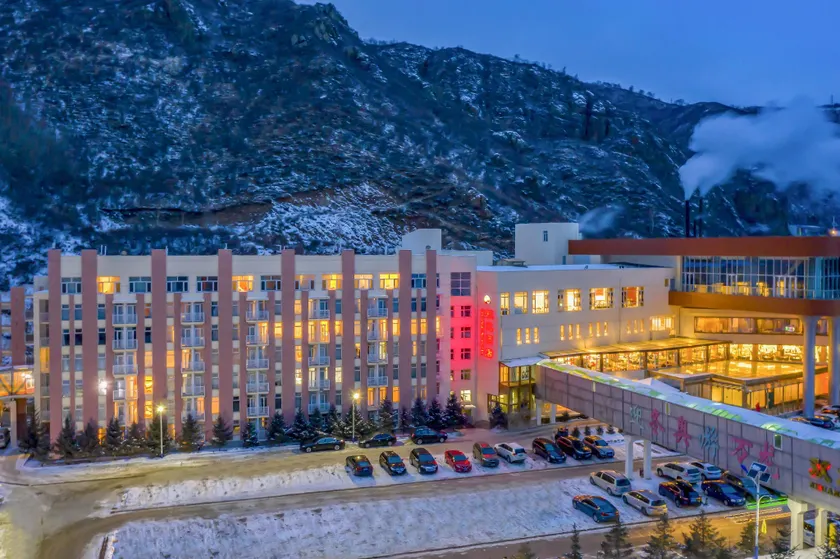 Shuanglong Hotel - Image 1