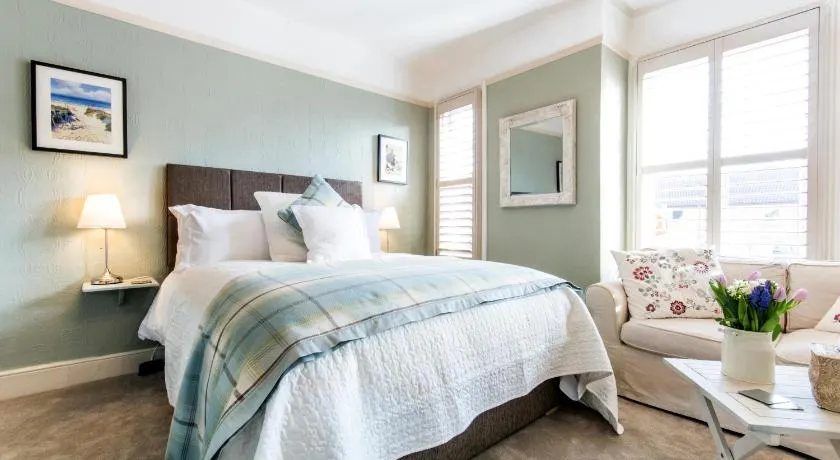 April House Weybridge - Boutique Guesthouse - Image 1