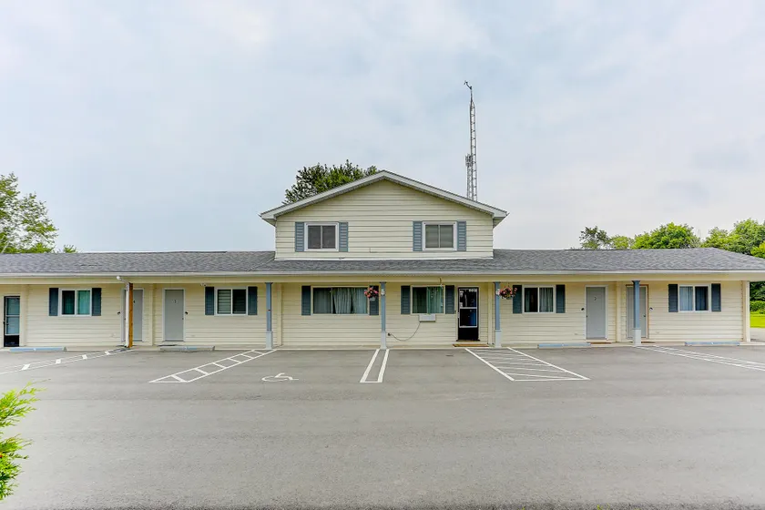 Stone Fountain Motel - Image 1