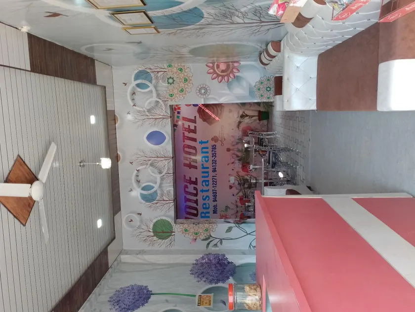 Choice Hotel and restaurant Cafe - Image 1