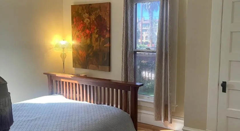 Suite in Downtown Riverside - Image 1