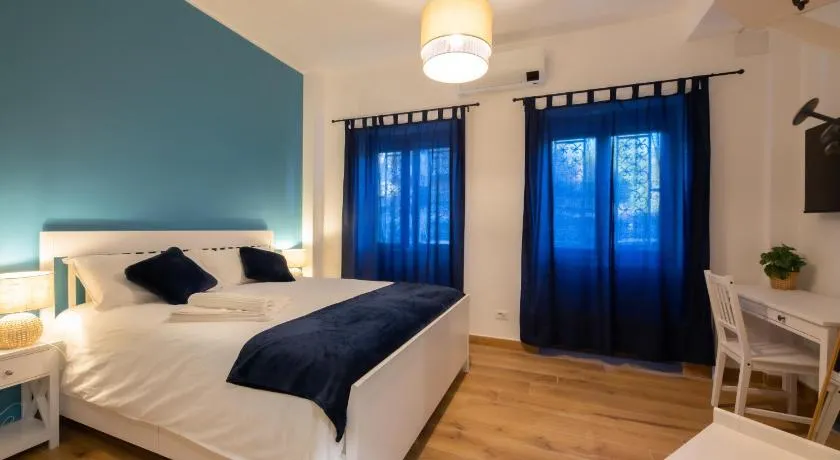 Bed & Breakfast Across The Room(e) - Image 1