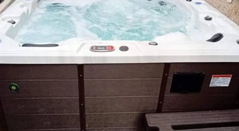 Maison 8 pièces Spa jacuzzi Paris Airport CDG jardin arboré clos - Image 1
