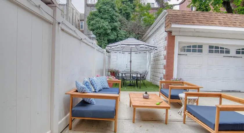Close to Prospect Park King size beds 30 minutes to Times Square free parking - Image 1