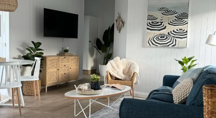 Beach Hut Scamander - Image 1