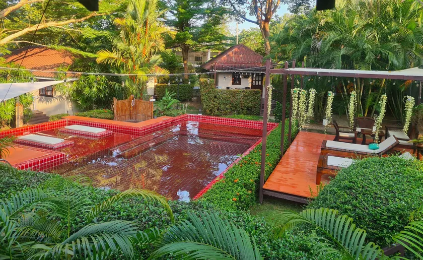 Red Moon Hideaway - Image 1