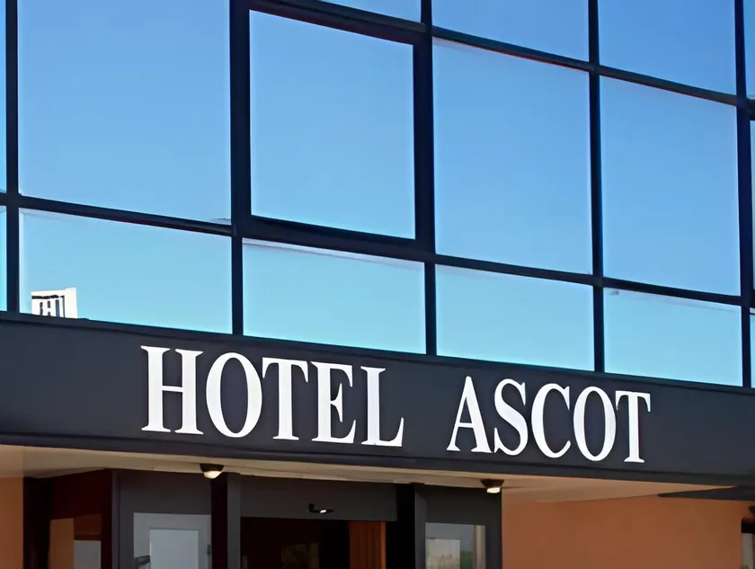 Hotel Ascot - Image 1