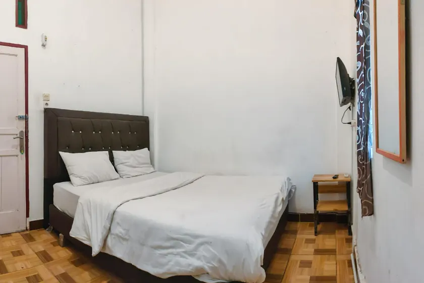 Johje Guest House Medan Mitra RedDoorz - Image 1