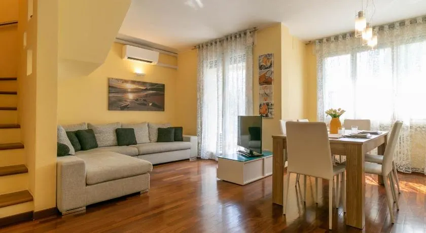 Mamma Ciccia - Casa Laura elegant & spacious apt - Image 1