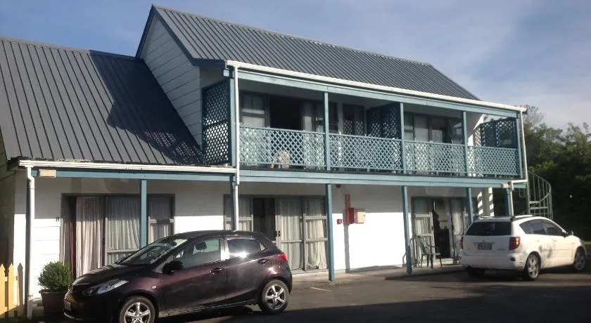 Breeze Motels - Image 1