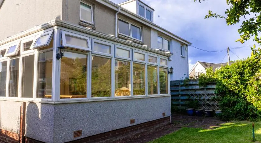 3 Bedroom Home, Peaceful Garden - Image 1