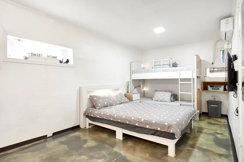 Jun Guesthouse - Image 1