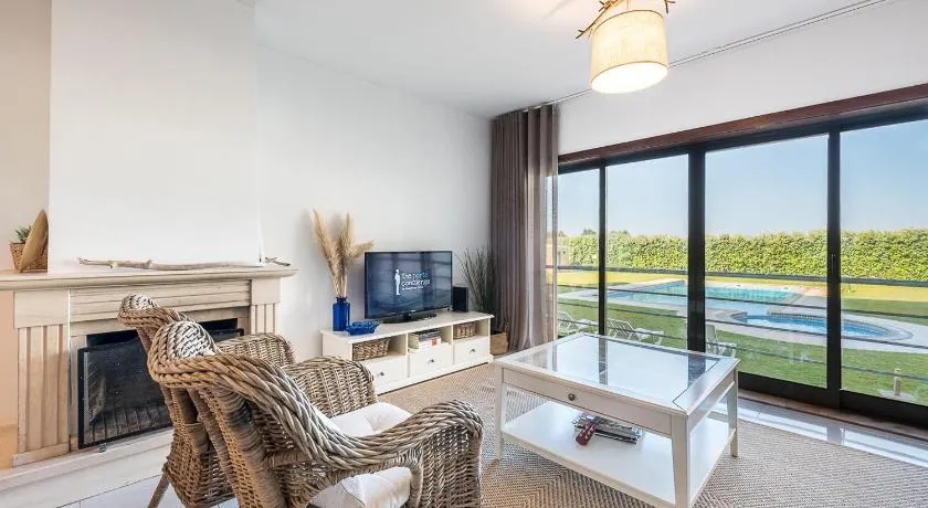 GuestReady - Madalena Beach Pool & Tennis - Image 1