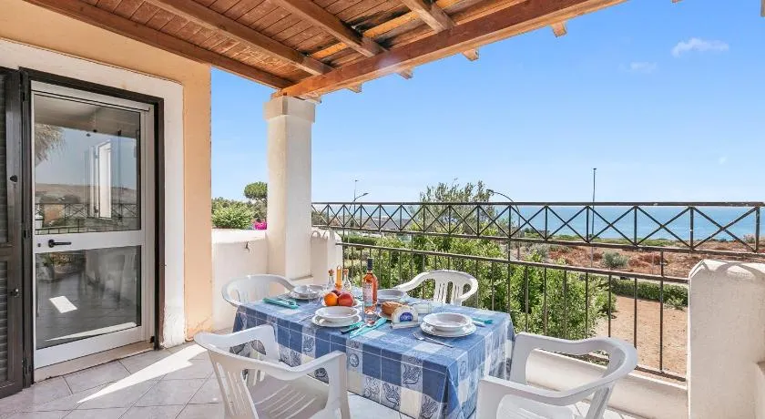 Porto Relax Apartments With Sea View - Image 1