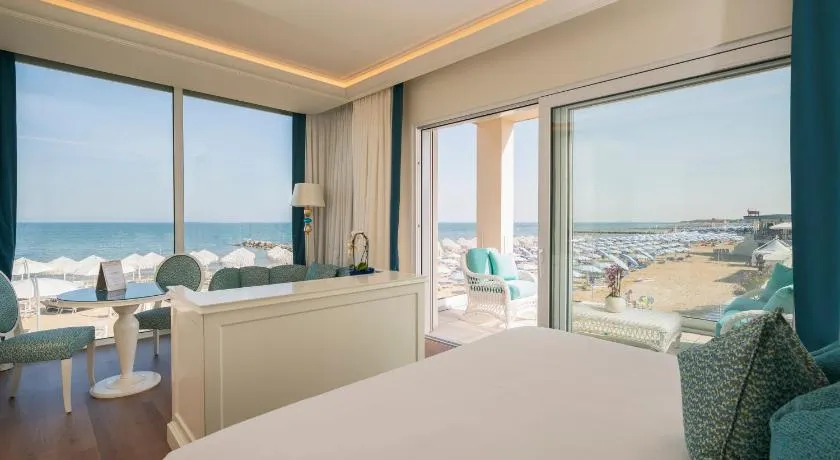 Riviera Resort Hotel - Image 1
