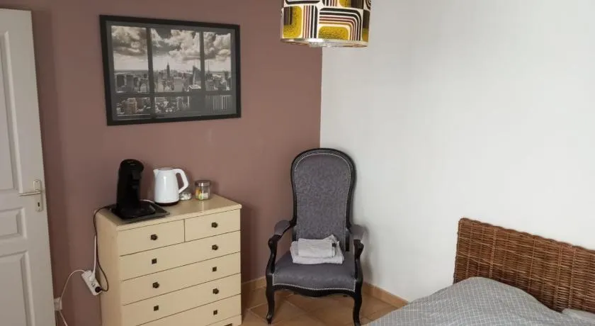 Étage prive avec Chambre, salle de bain, terrasse - Image 1