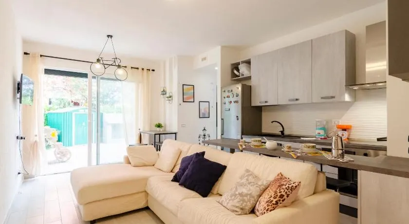 JOIVY Flat with Terrace & Parking - Image 1
