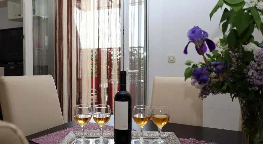 Apartment Oasis with free parking on premises - Image 1