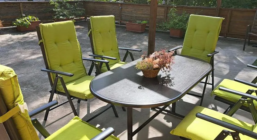 Apartamento totalmente equipado con jardín y terraza | Adaptado para el teletrabajo - Image 1