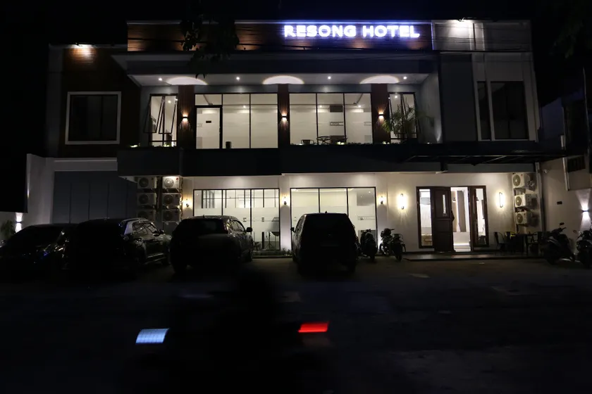 Resong Hotel - Image 1