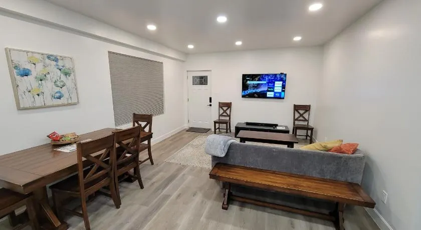 Spacious & Modern Apartment, close to Universities and Mountains - Image 1
