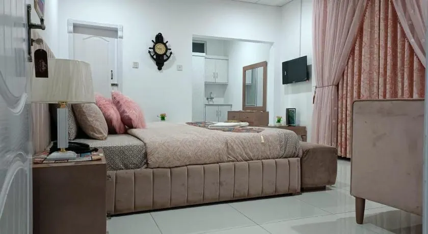 White Castle Resort - Image 1