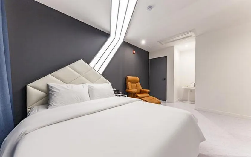 Daejeon Daeheung Hotel Knock On - Image 1