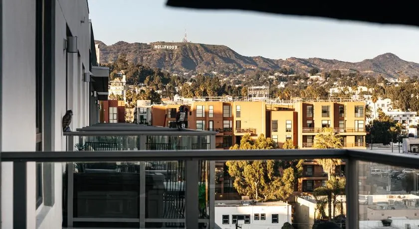 Hollywood Celebrity 2 Bd with SkyLine and Hollywood Sing View - Image 1
