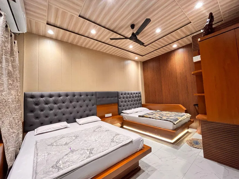 PALLAV GUEST HOUSE - Image 1