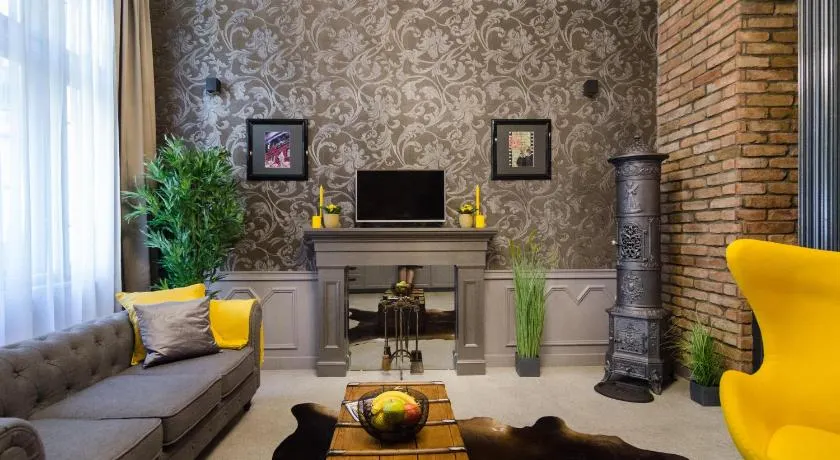 Viktoria Luxury Apartment - Image 1