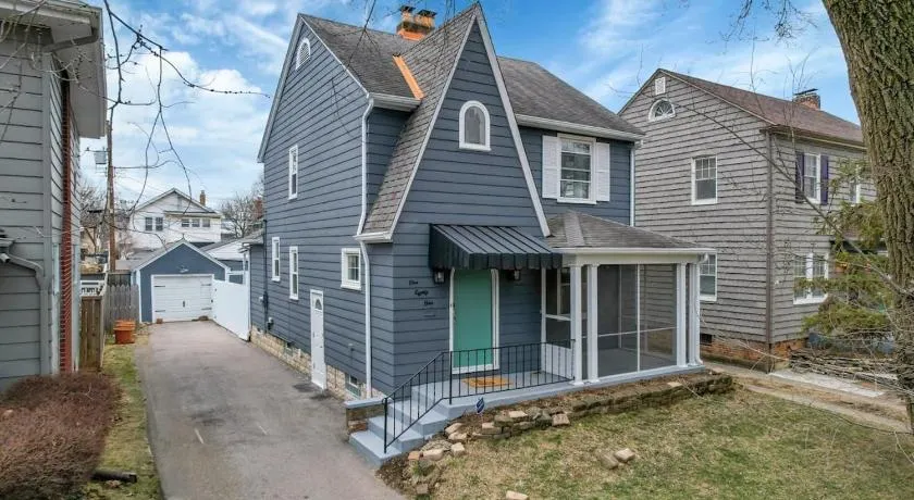 The Huron Charmer-4 BD and Yard - Image 1