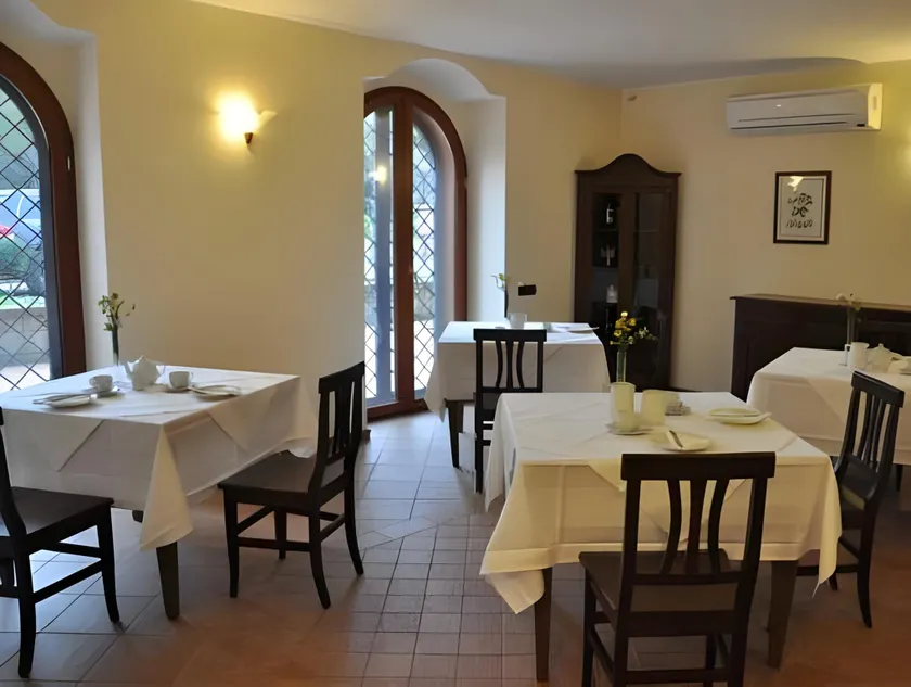 Villetta Capodimonte - Image 1