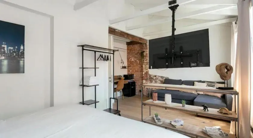 Good Vibe Rooms - Image 1