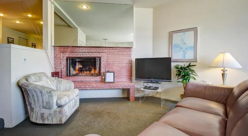 Baywood Inn Bed & Breakfast - Image 1