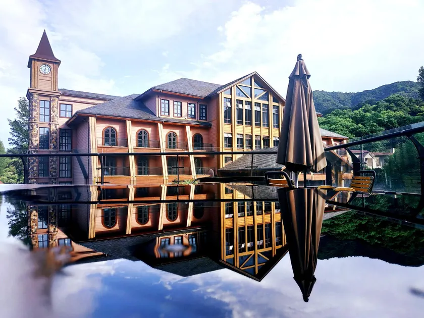 Beijng Chestnut Valley Hotel - Image 1