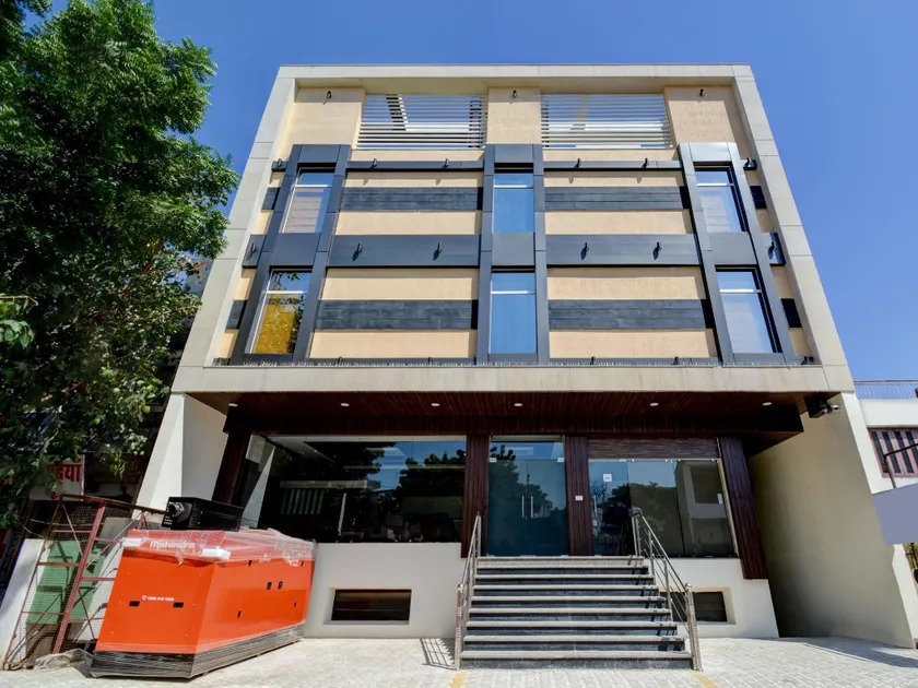 Hotel O Holiday - Image 1